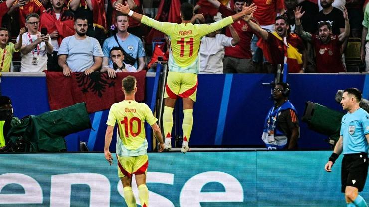 İspanya, grup aşamasını hatasız geçti