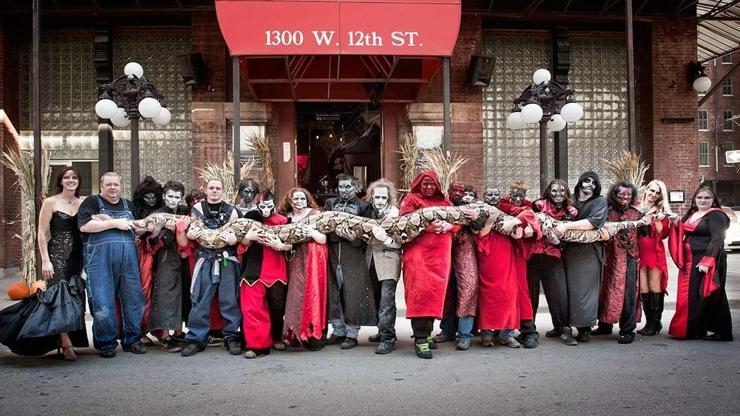 Ağlı piton! 13 yıldır ondan büyüğü yok! 5 insan boyunda…