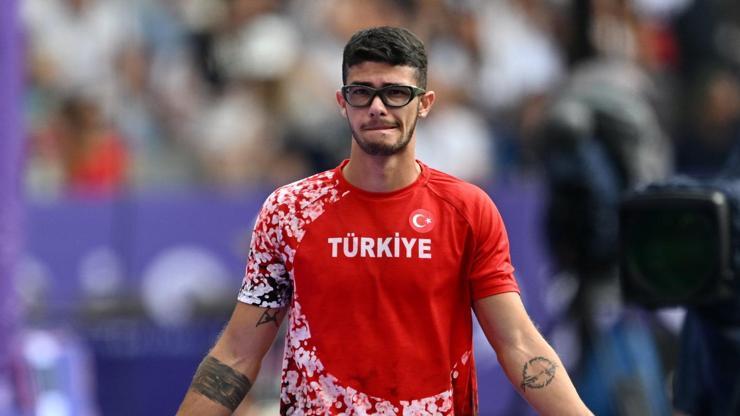 Milli atlet Ersu Şaşma, erkekler sırıkla atlamada finale kaldı!