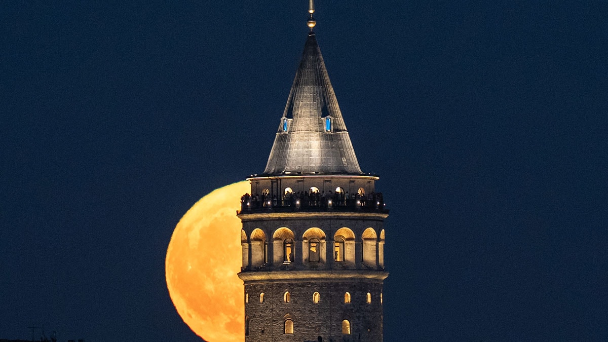 Yurttan Süper Mavi Ay manzaraları… Süper Mavi Dolunay’ın etkileri neler, nerelerden izlenebilecek?