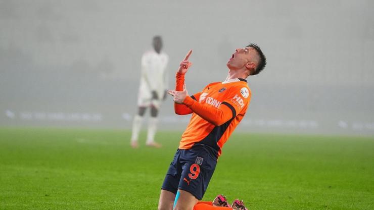 Krzysztof Piatek şov yaptı! Başakşehir, Samsunspor’u farklı geçti