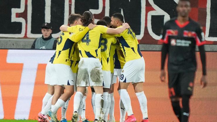 UEFA’dan Fenerbahçe’de 3 ayrı ceza!