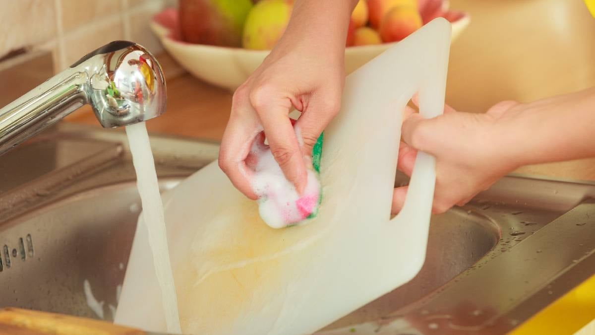 Doğrama tahtaları büyük tehlike saçıyor: Bu görüntüyü görürseniz hemen evden uzaklaştırın