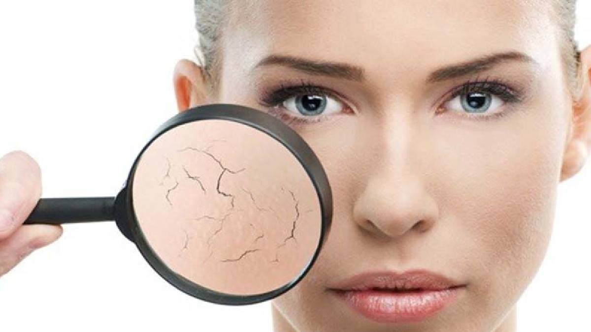 Pürüzsüz bir cilde sahip olmak bu kadar basitmiş: Göz altı morluklarını anında yok ediyor