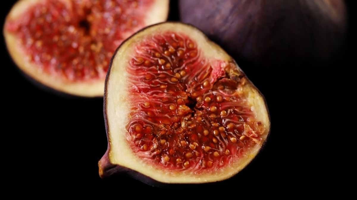 Yediğimiz incirlerin içinde gerçekten eşek arısı var mı? Bilim merak edilen soruyu yanıtladı